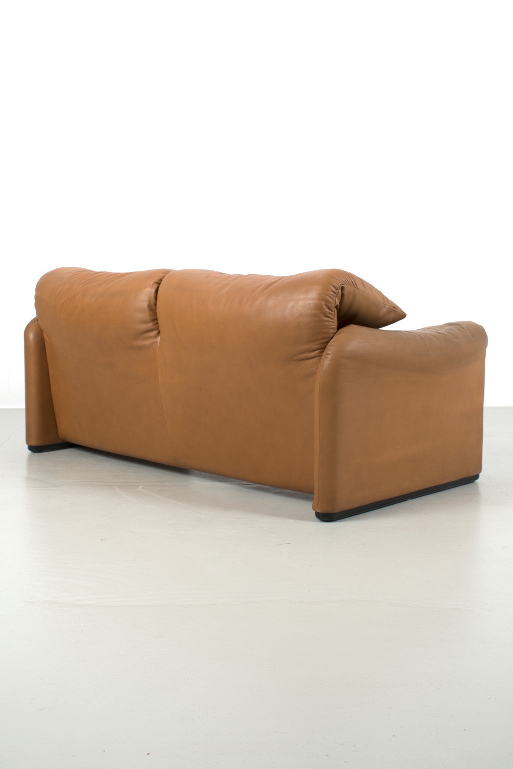 Vintage tweezits ‘Maralunga’ bank door Cassina