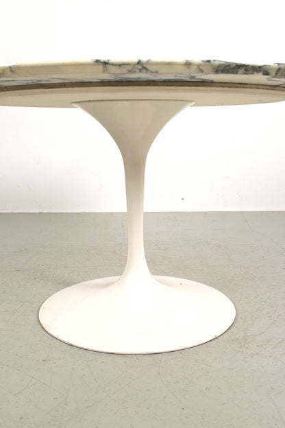 Ronde Saarinen eetafel