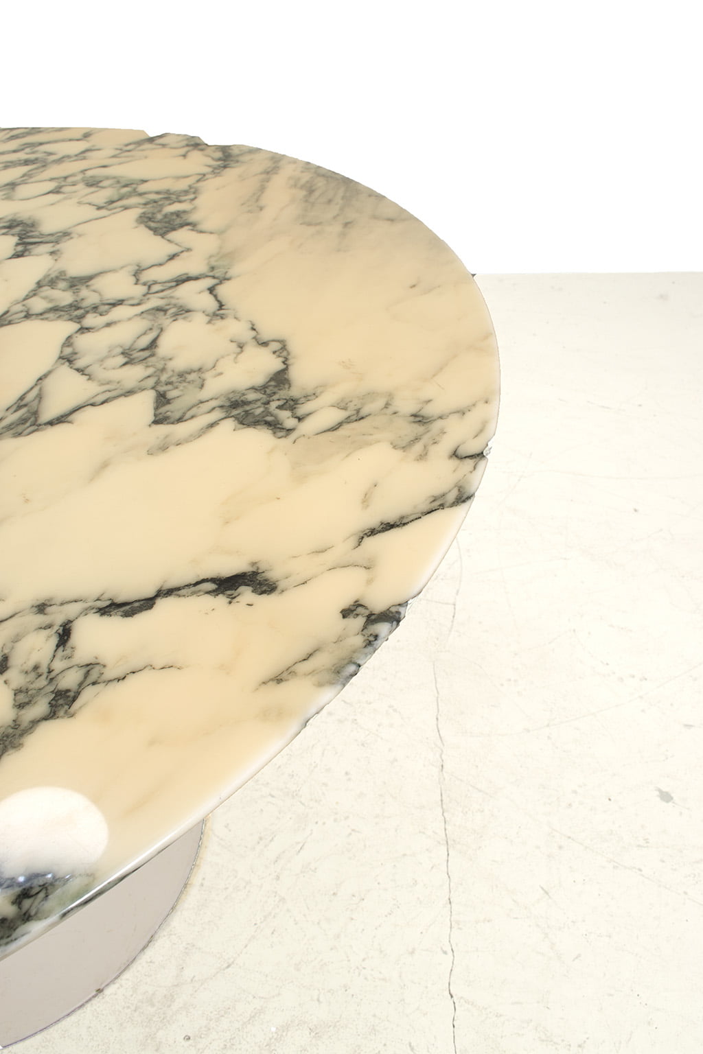 Ronde Saarinen eetafel